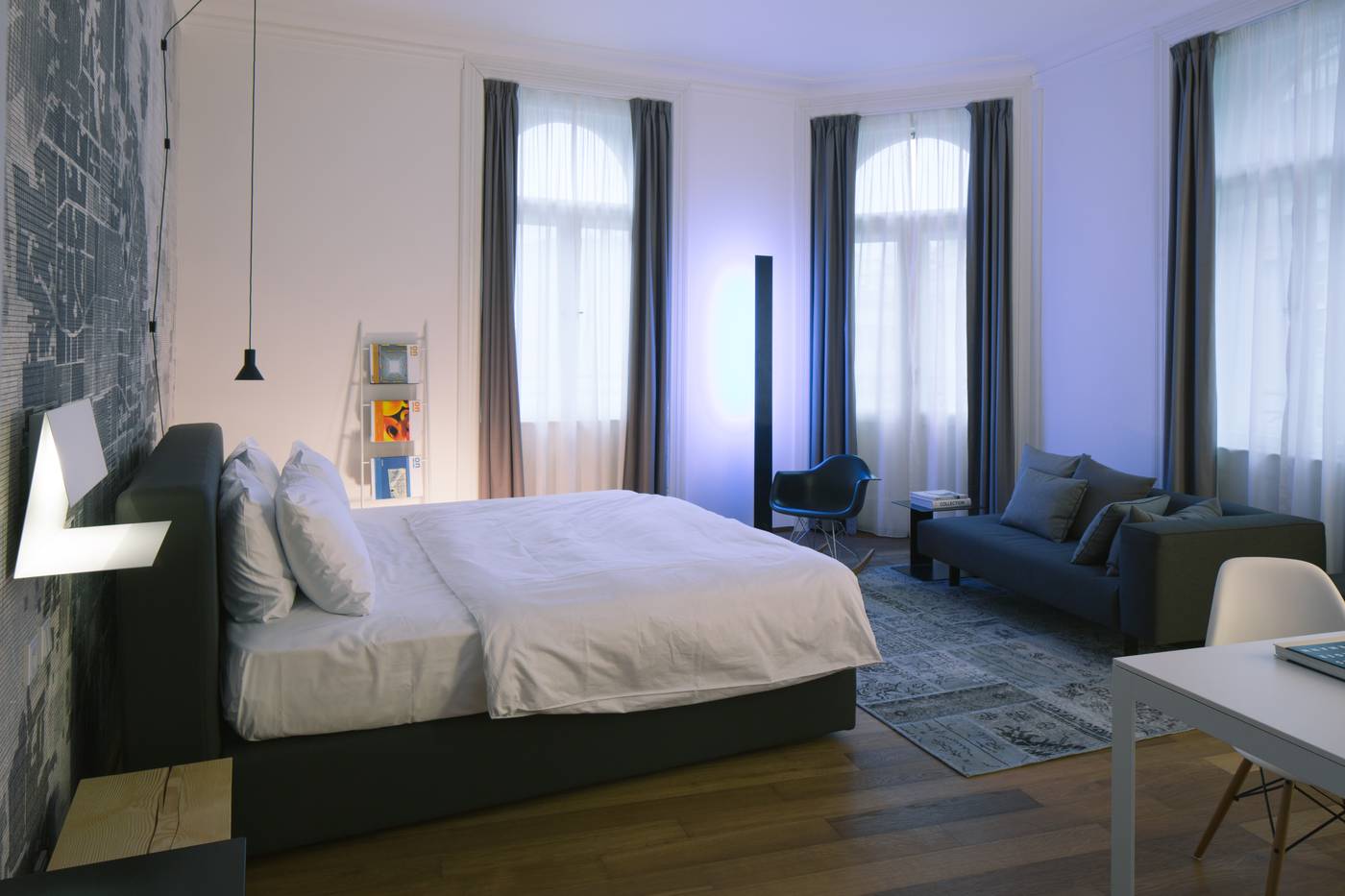 Golden-Crown-Room-23