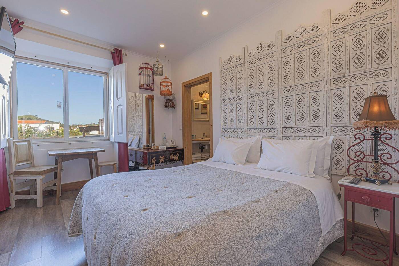 Ninho-Saloio-Room-13