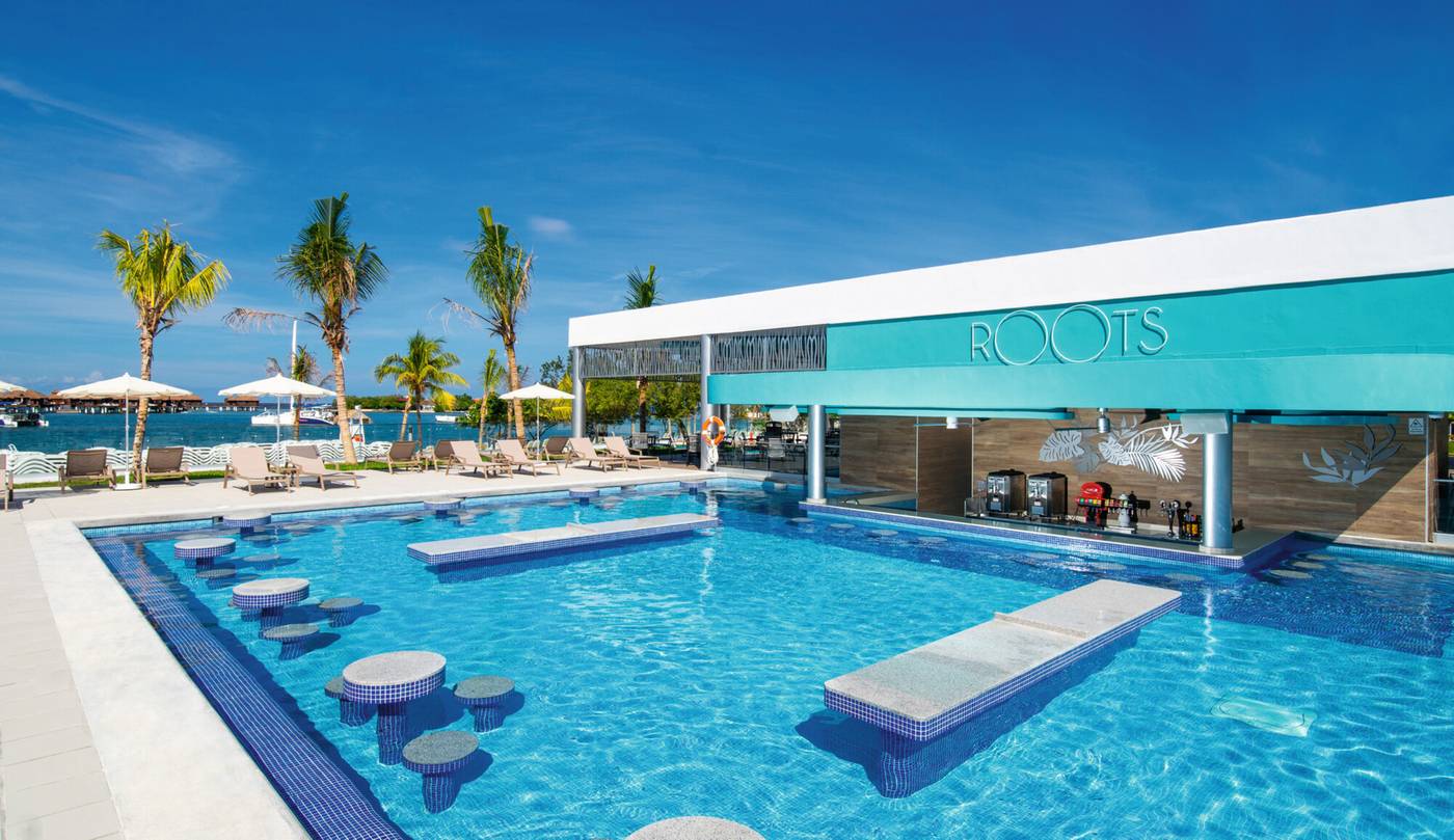 Riu-Montego-Bay-All-Inclusive-Pool-12