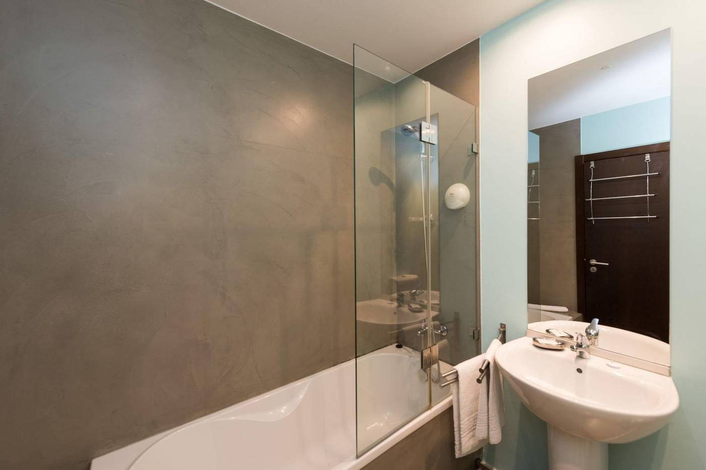 Alfama---Lisbon-Lounge-Suites-Room-79