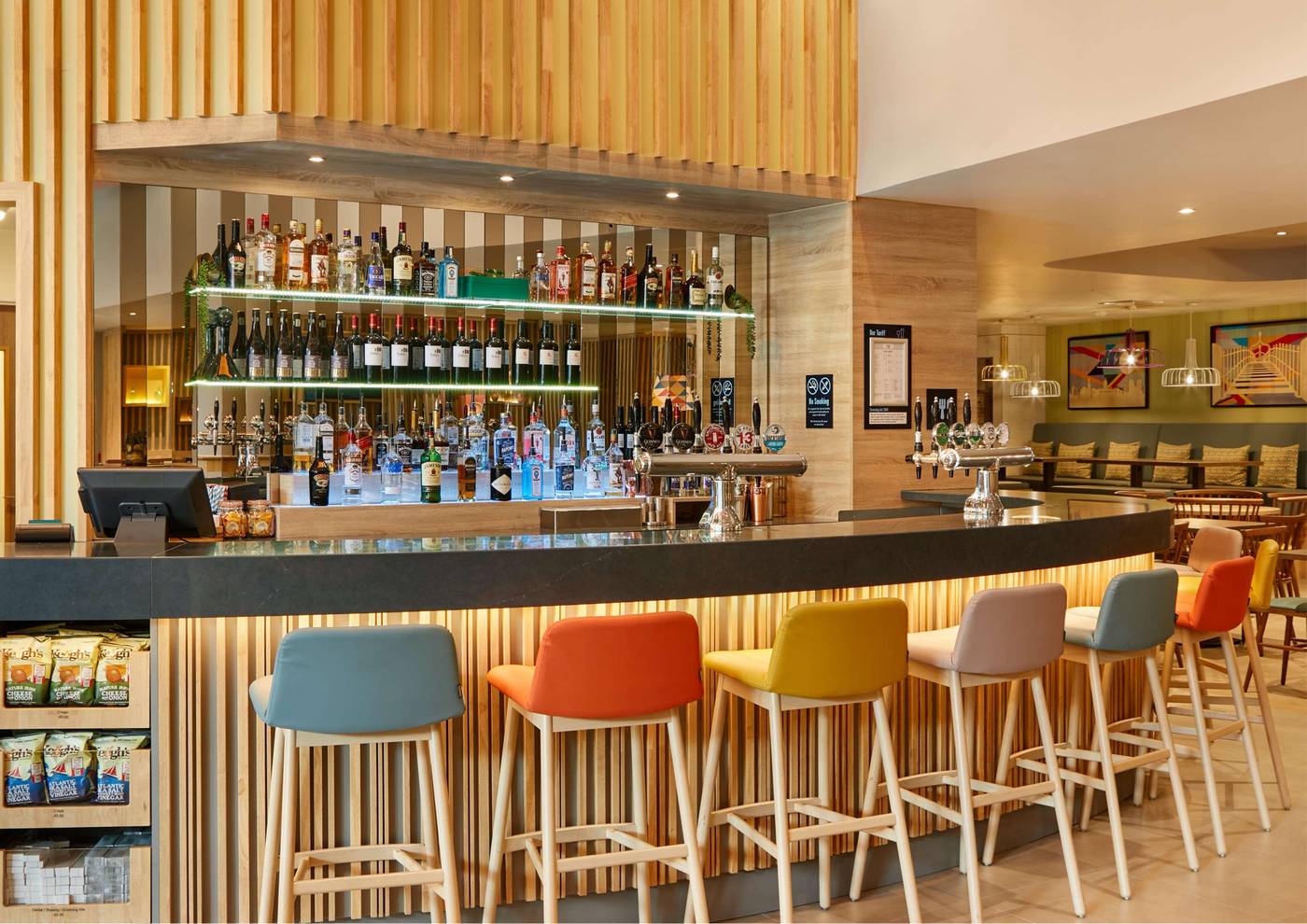 Hampton-by-Hilton-Dublin-City-Centre-Lobby-17