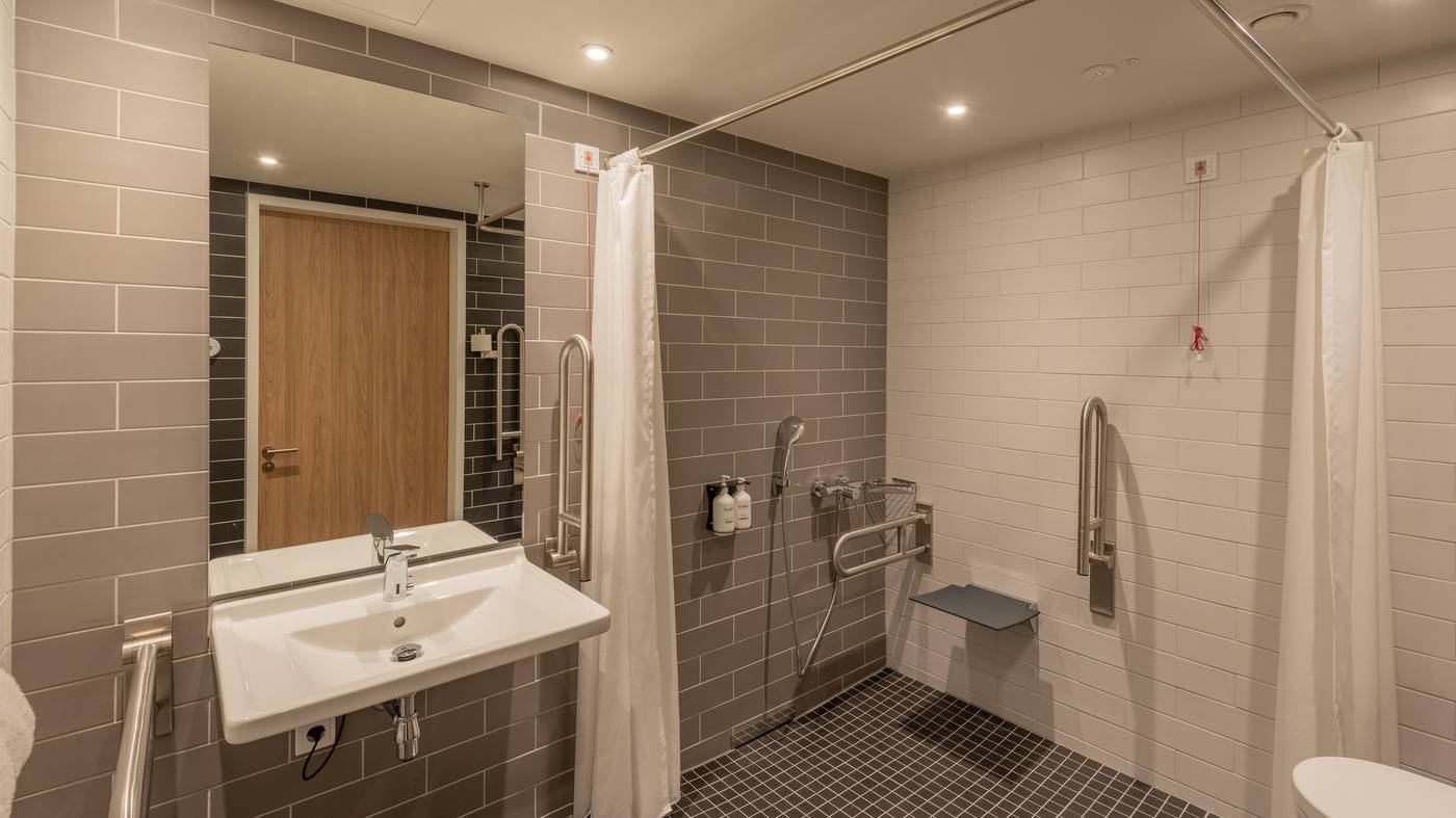Holiday-Inn-Express-and-Suites-Potsdam-Room-42