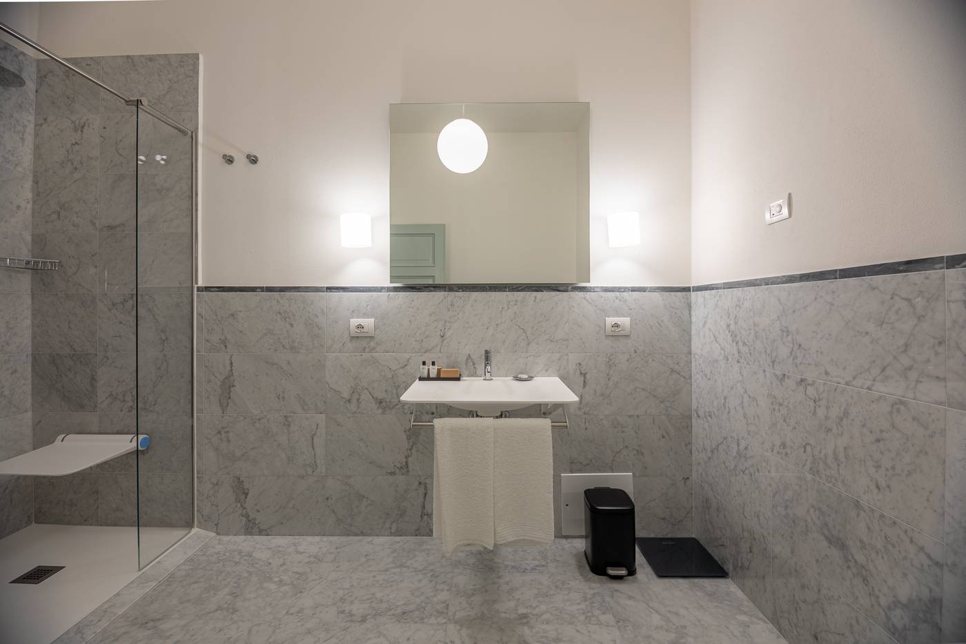 Grand-Universe-La-Residenza-Room-34