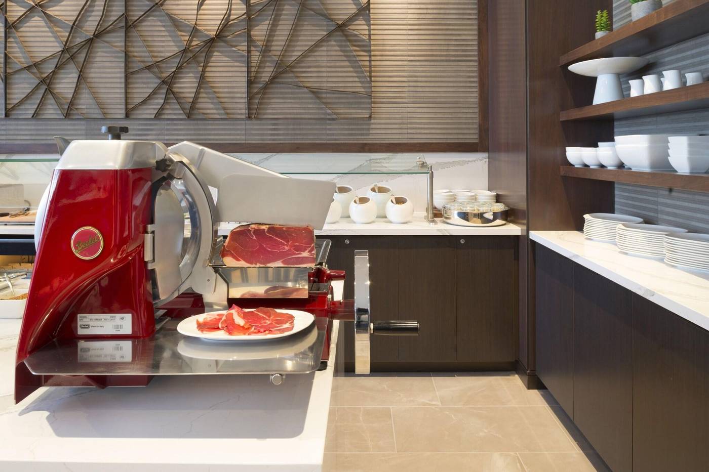 Ac-Hotel-By-Marriott-Boston-Cleveland-Circle-Restaurant-45