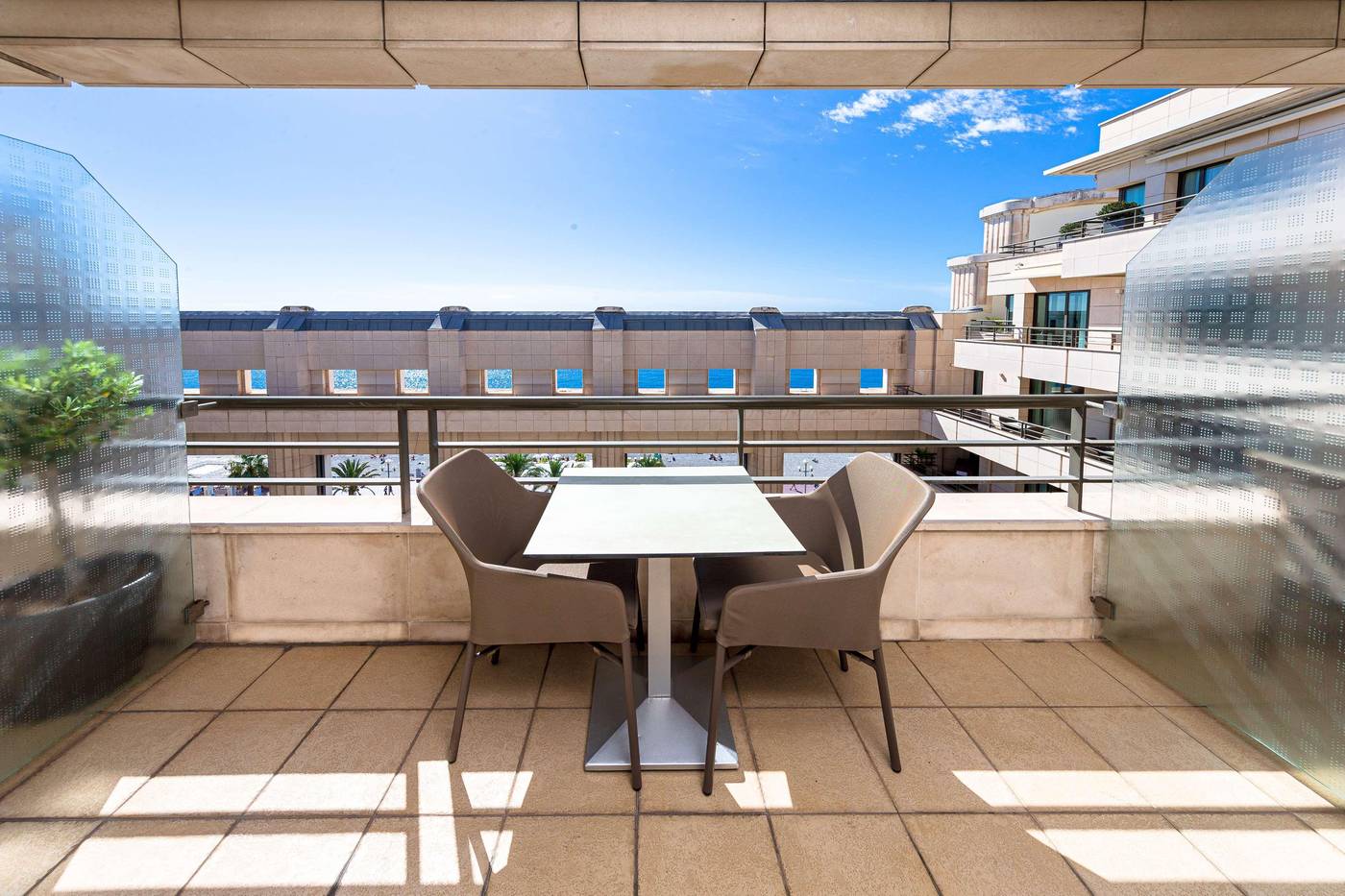 Hyatt-Regency-Nice-Palais-De-La-Mediterranee-Room-4