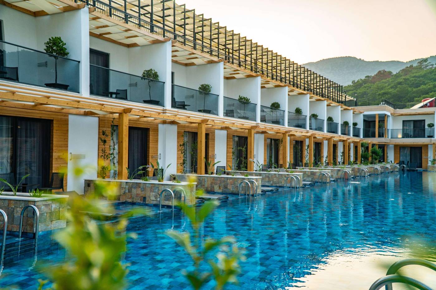 L-Hotel-Sarigerme-Pool-9