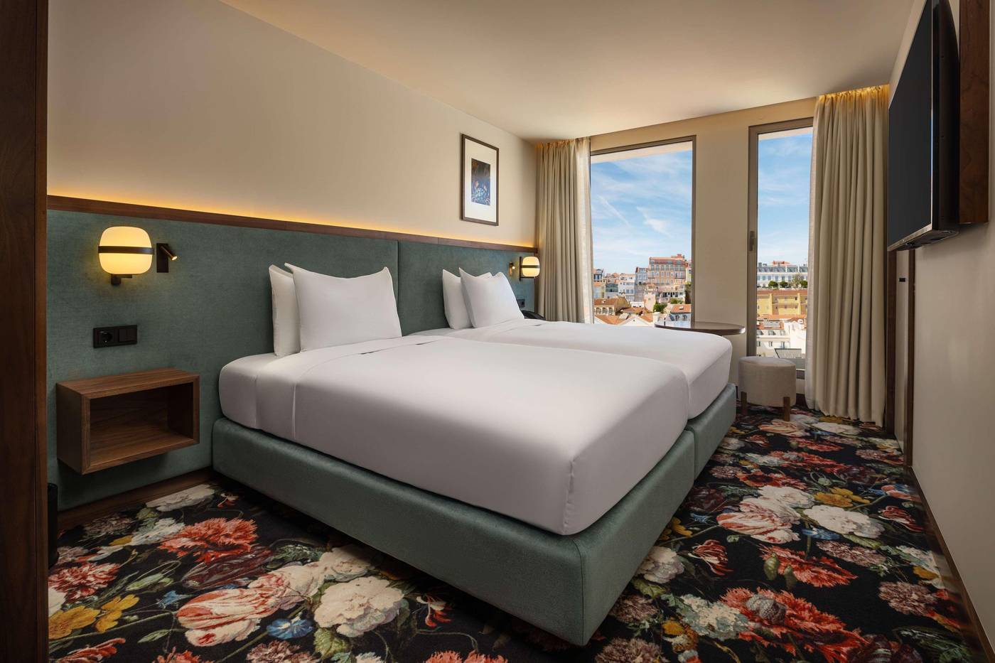 DUO-Hotel-Lisbon--Curio-Collection-By-Hilton-Room-17