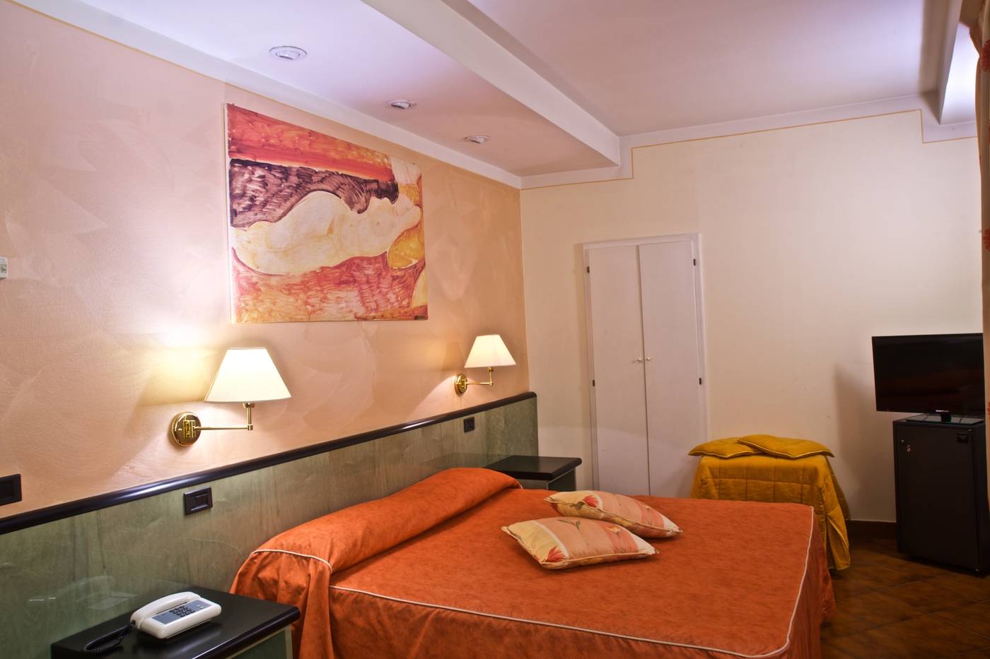 Hotel-La-Luna-Room-18
