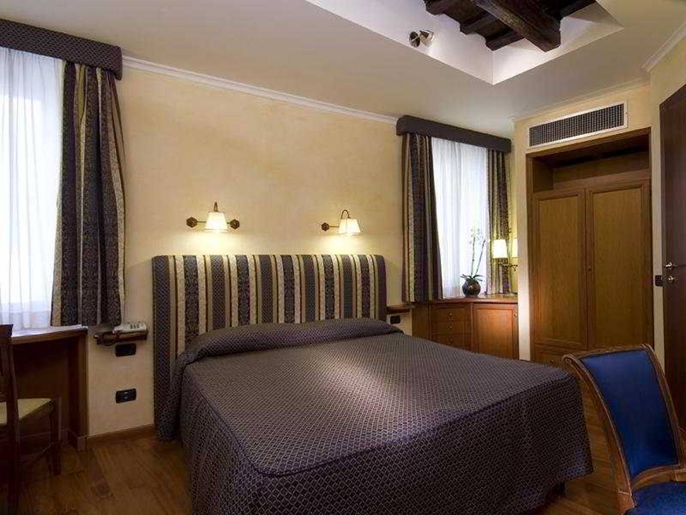 La Fenice-Italy-ROMA-Room-7