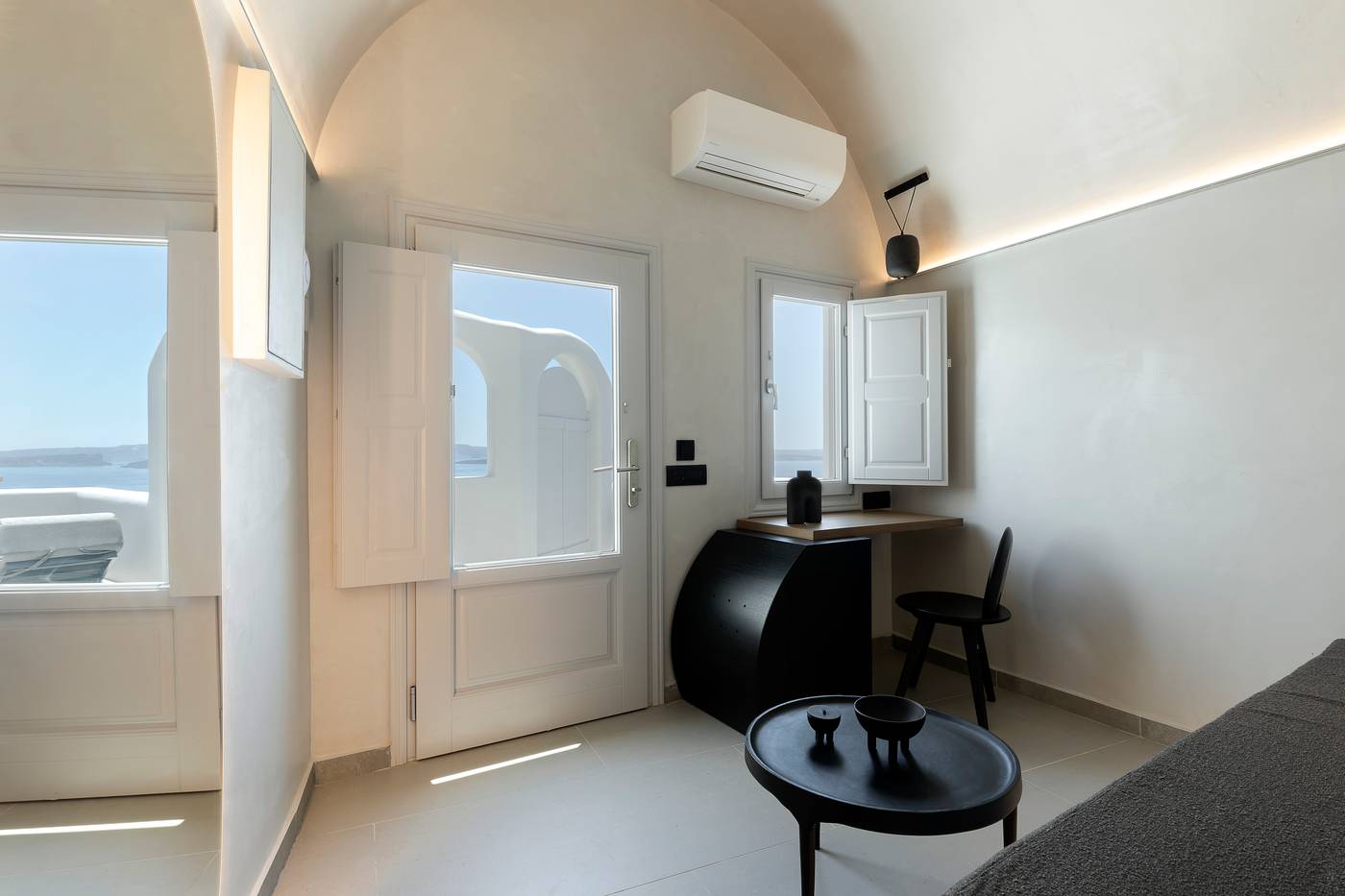 Hom-Santorini-Room-24