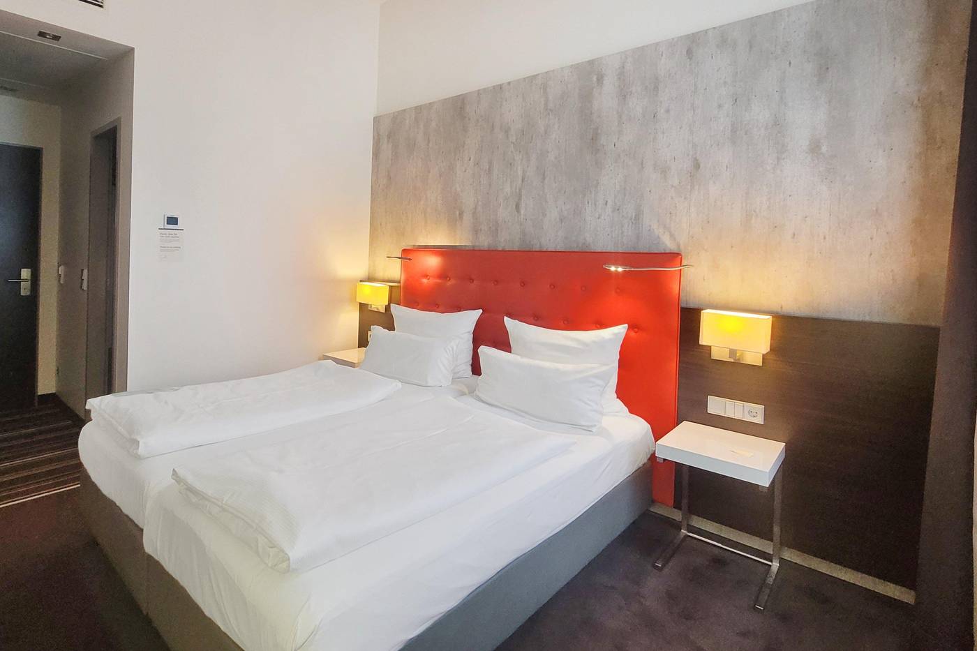Select-Hotel-Berlin-The-Wall-Room-32