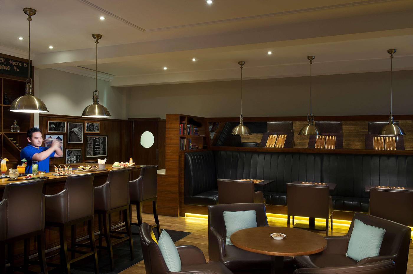 Hilton-Al-Hamra-Beach---Golf-Resort-Bar-59