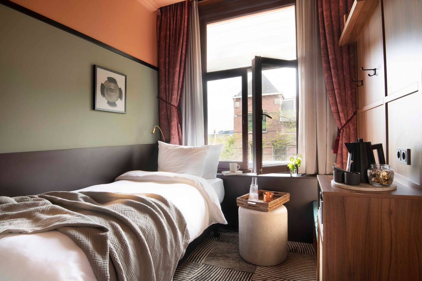 Jan-Luyken-Amsterdam-Room-18