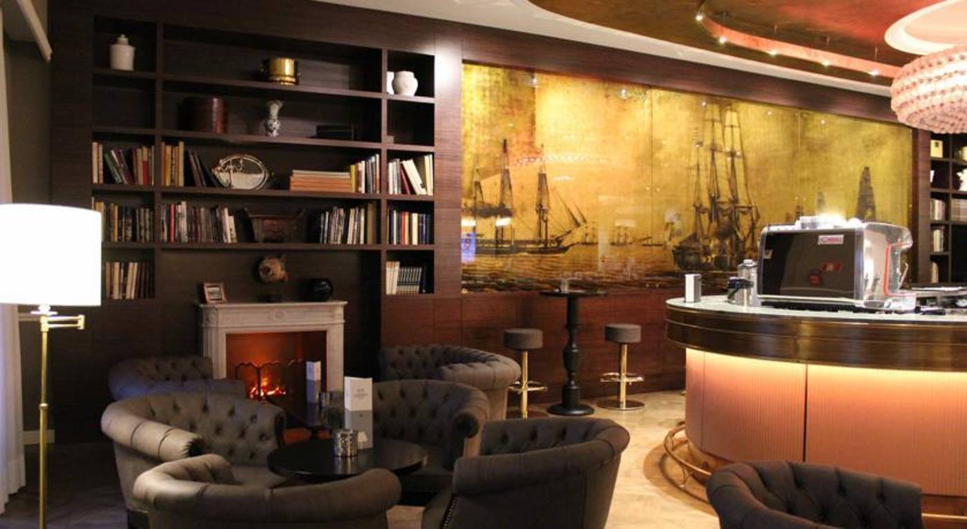 Plaza-Lucchesi-Bar-21