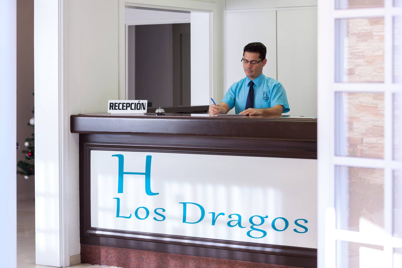 Los-Dragos-Del-Norte-Lobby-38