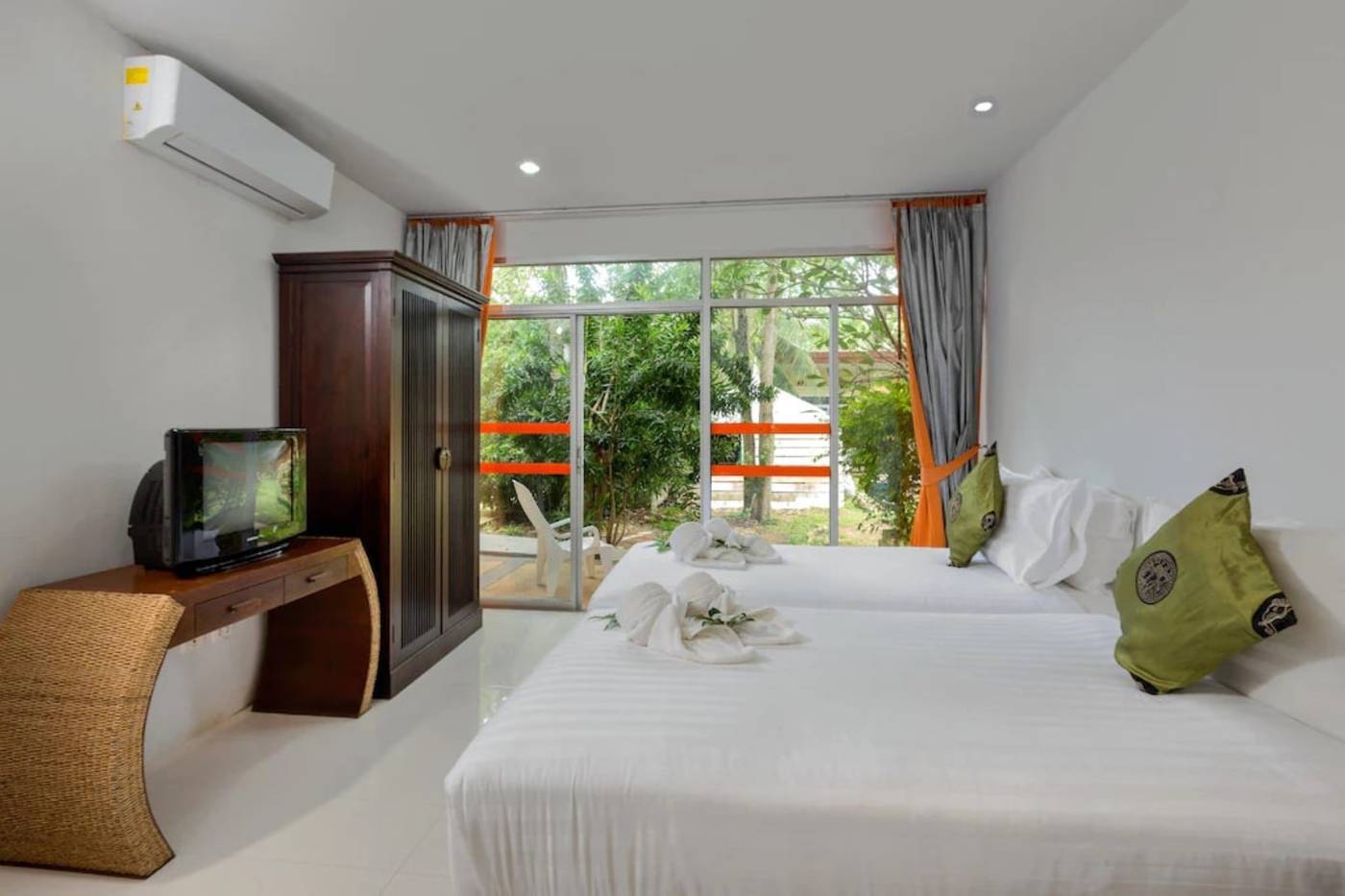 Phuket-Sea-Resort-SHA-by-ZUZU-Room-19
