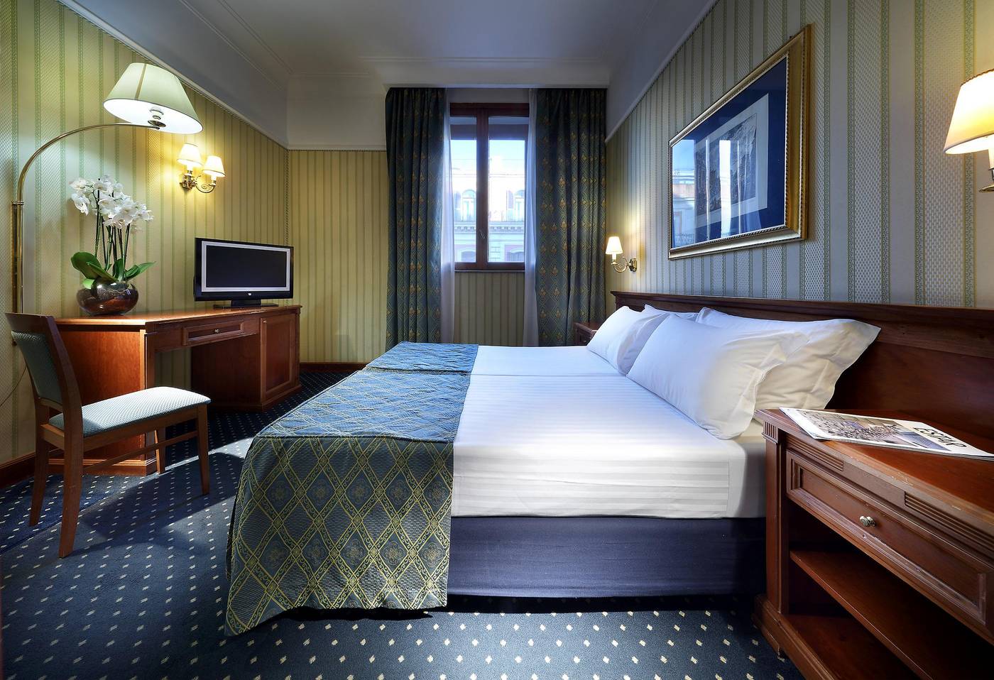 International-Palace-Room-14