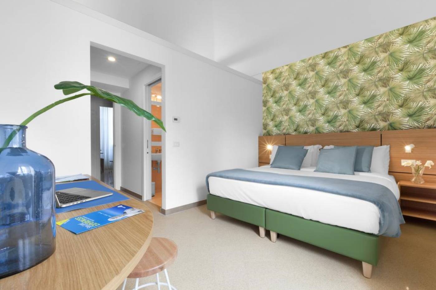 Unconventional-Sorrento-Coast-Room-13