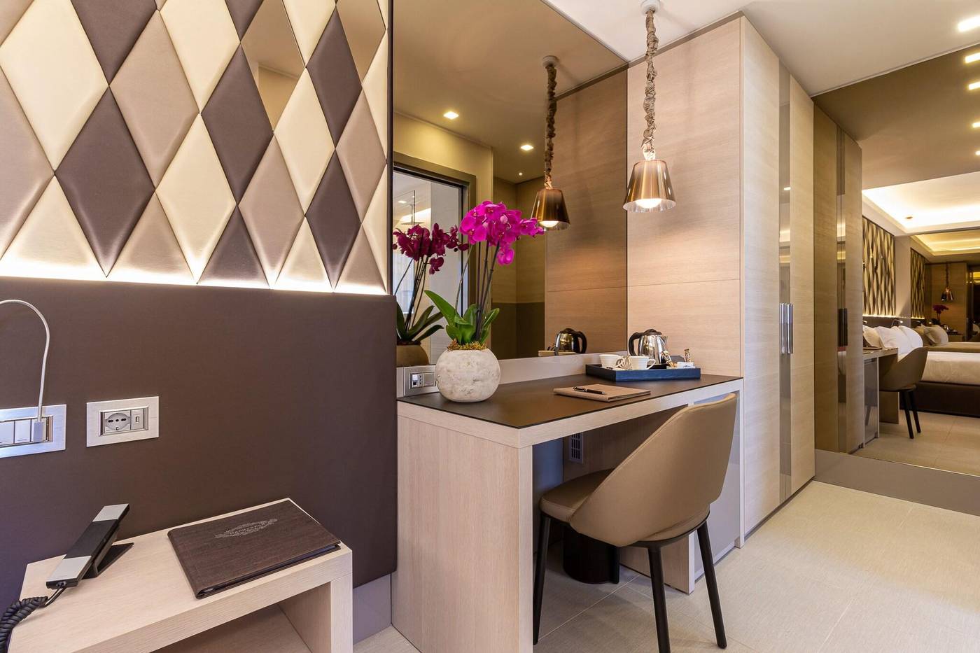 Harry-s-Bar-Trevi-Hotel---Restaurant-Room-12