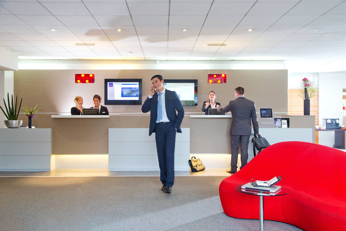 Novotel-Paris-Creteil-Le-Lac-Lobby-19
