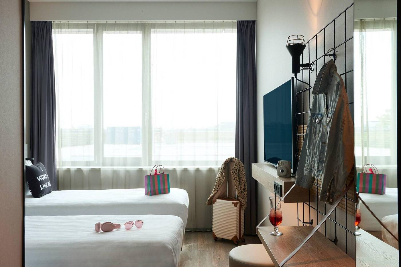 Moxy-Amsterdam-Schiphol-Airport-Room-7