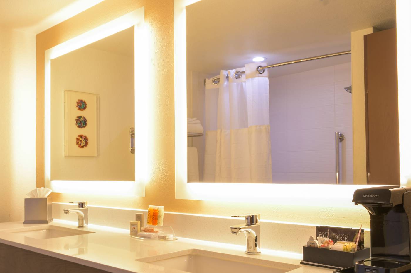 Gateway-Hotel-Santa-Monica-Room-20