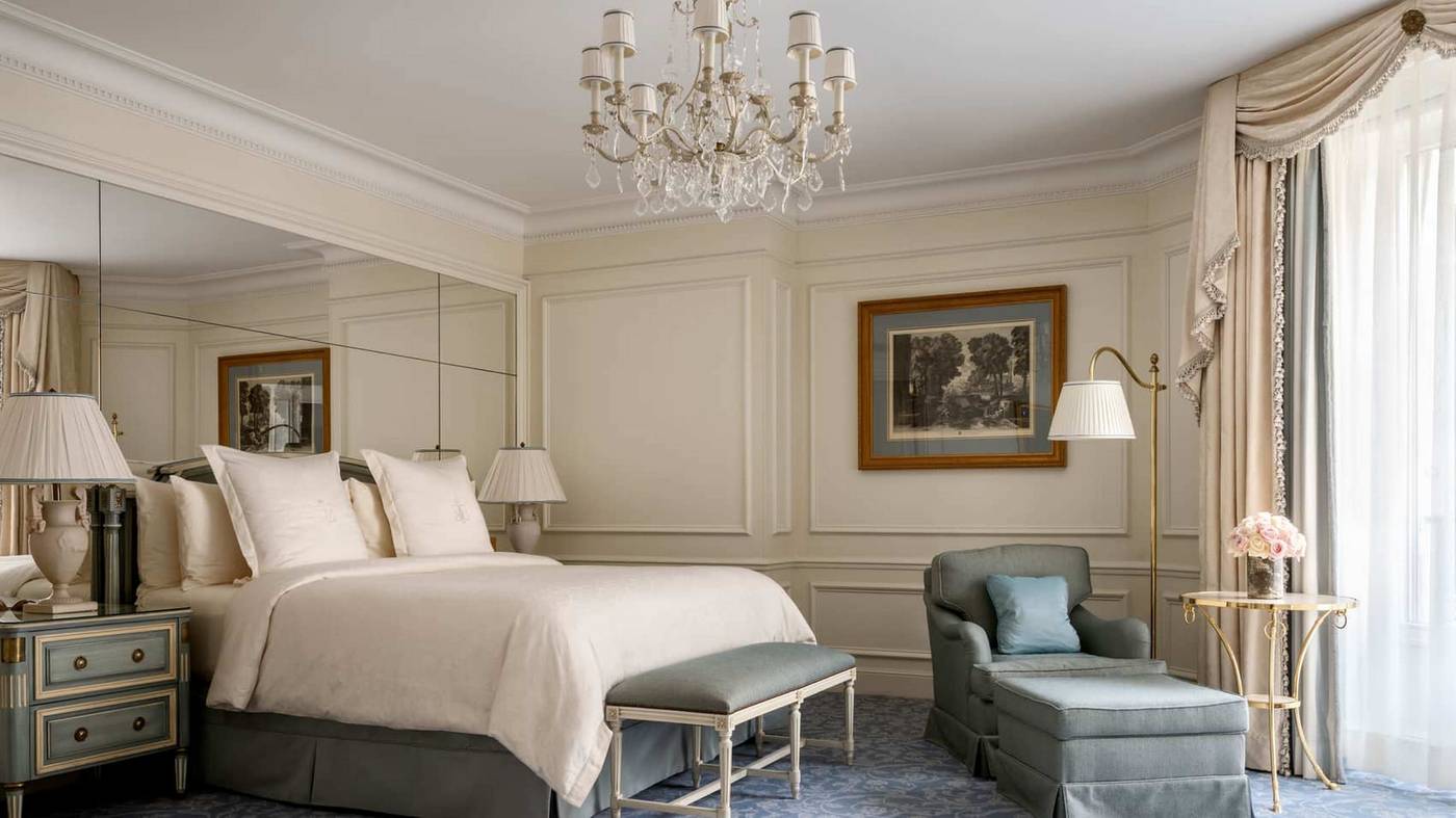 Four-Seasons-Hotel-Paris-Room-17
