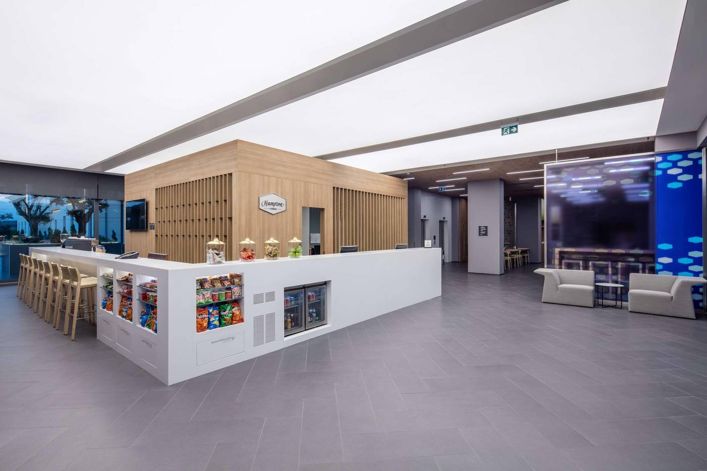 Hampton-by-Hilton-Istanbul-Zeytinburnu-Lobby-11