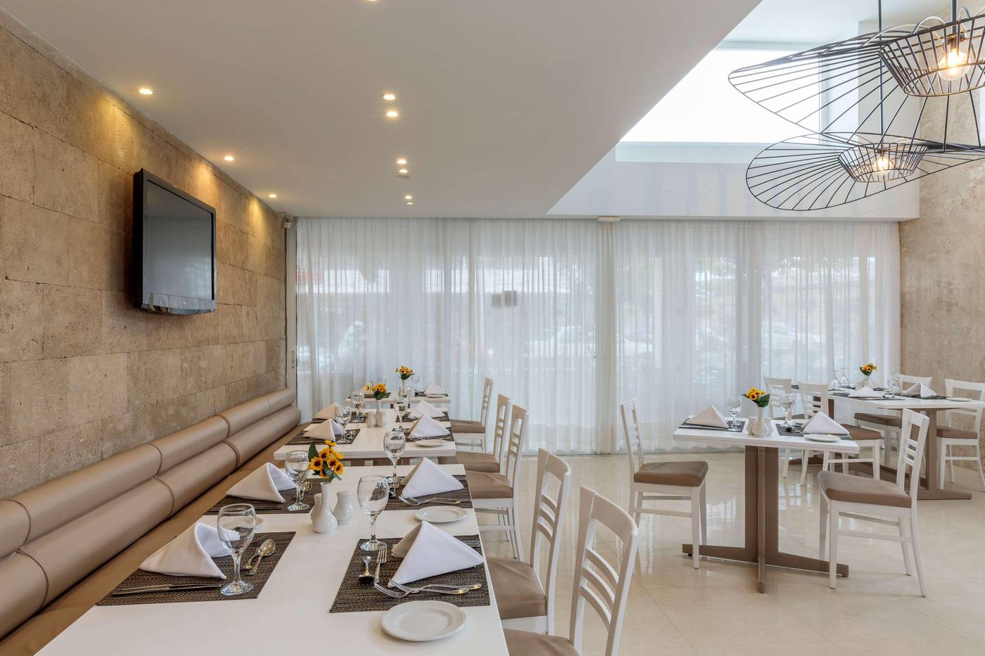 Best-Western-Plaza-Restaurant-25