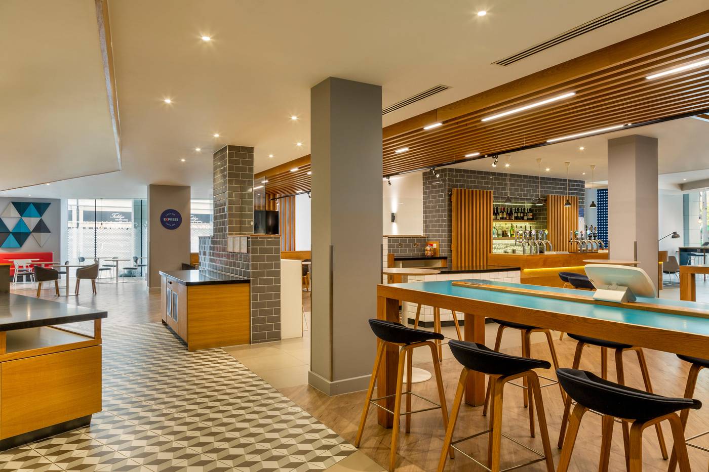 Holiday-Inn-Express-Dublin-City-Centre-Restaurant-13