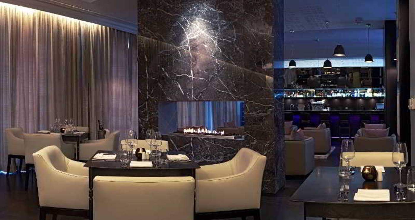 Queen-Victoria-Hotel-by-Newmark-Restaurant-15