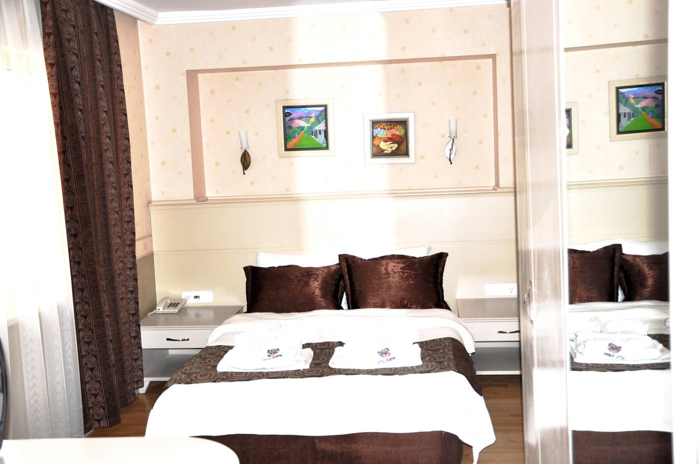 Almena-Hotel-Room-11