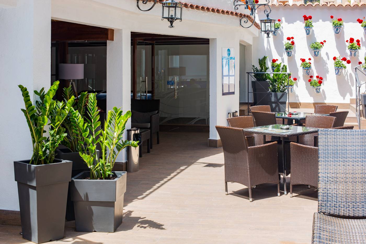 Apartamentos-Neptuno-Calella-Terrace-4
