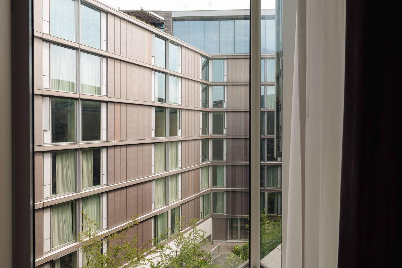 DoubleTree-by-Hilton-Amsterdam-Centraal-Station-Room-3