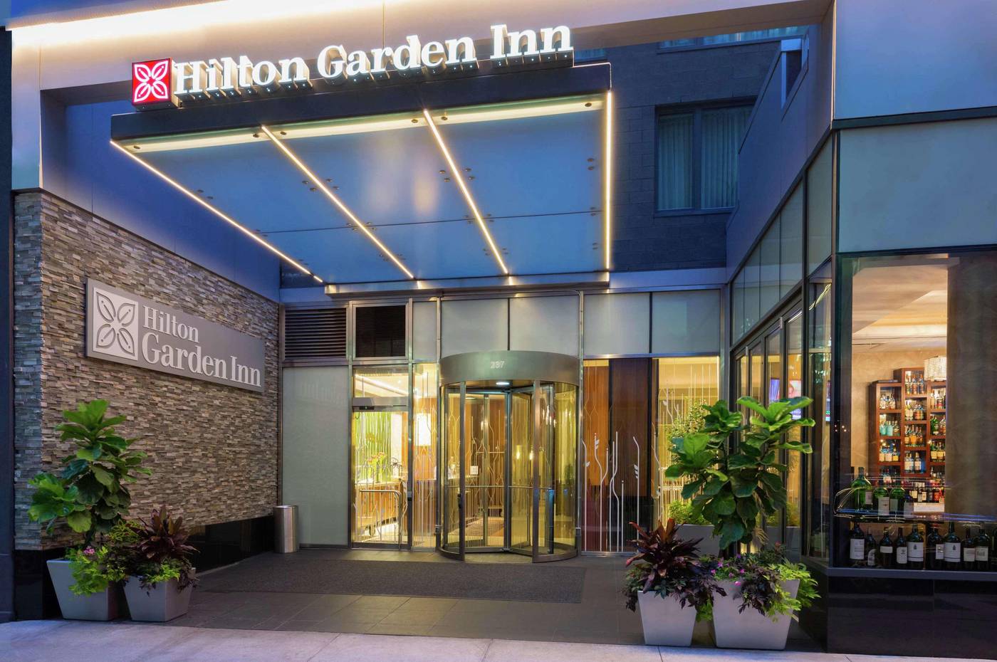 Hilton-Garden-Inn-New-York-Central-Park-South-Midt-General-view-7
