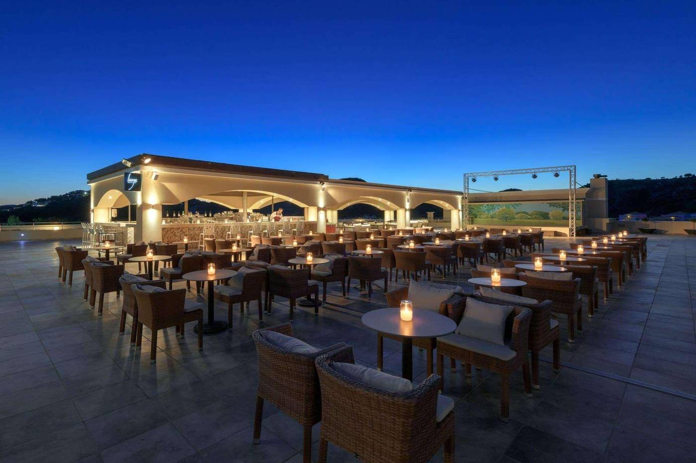 La-Marquise-Luxury-Resort-Complex-Bar-17