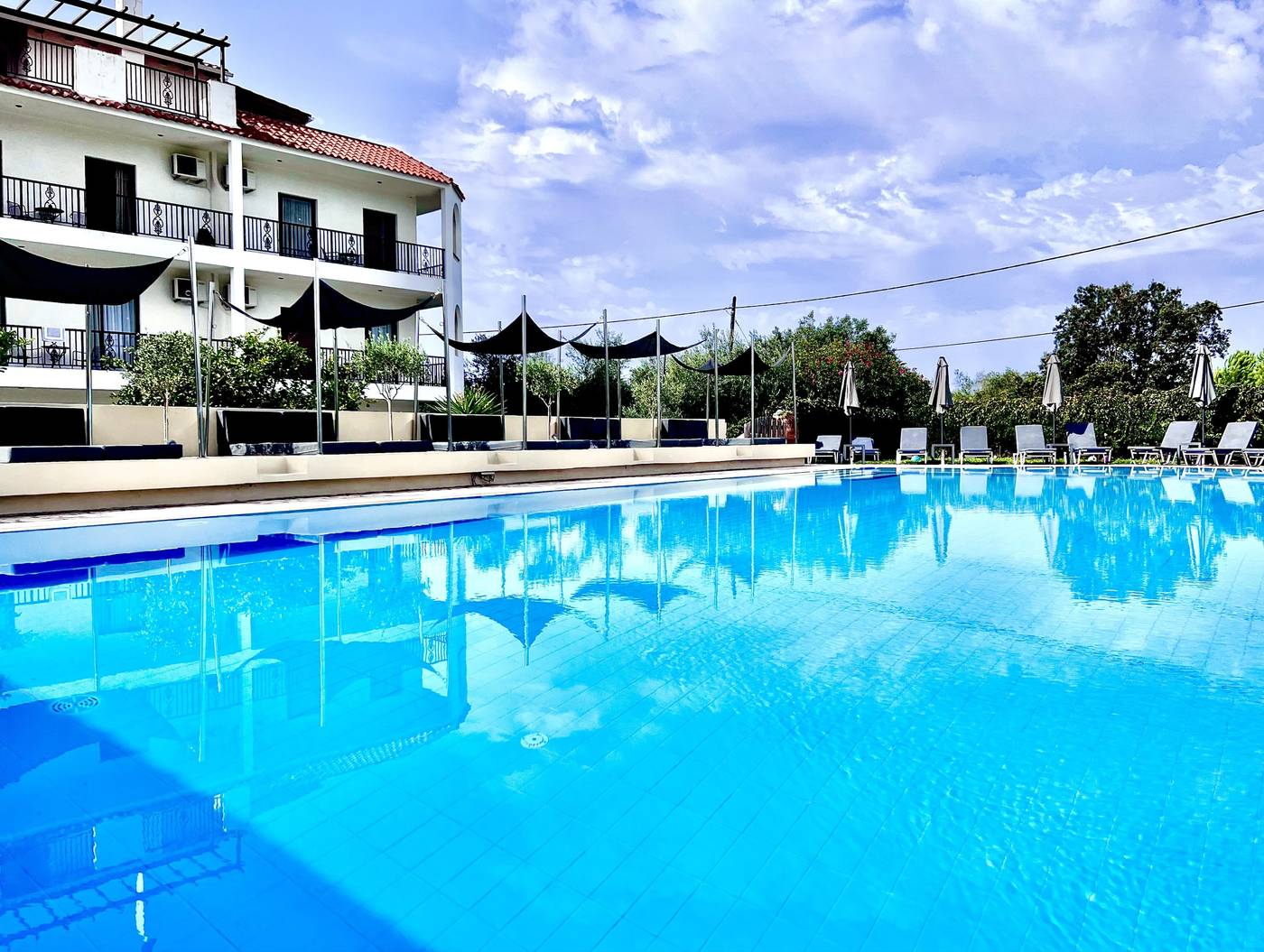 Bruskos-Hotel-and-Suites-Lobby-2