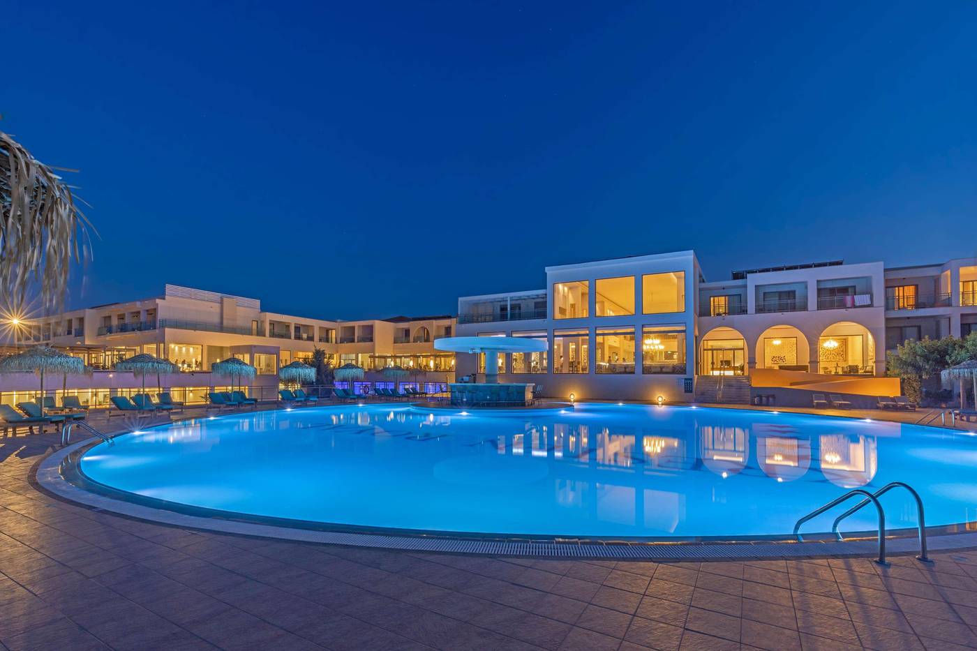 Kresten-Royal-Euphoria-Resort-Pool-7