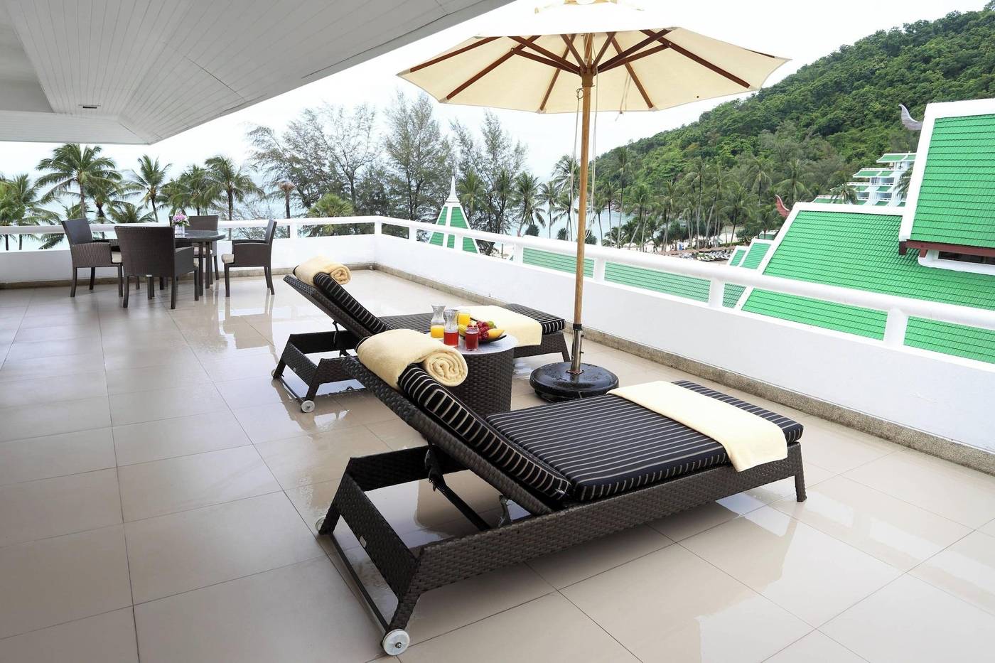 Le-Meridien-Phuket-Beach-Resort-Room-16