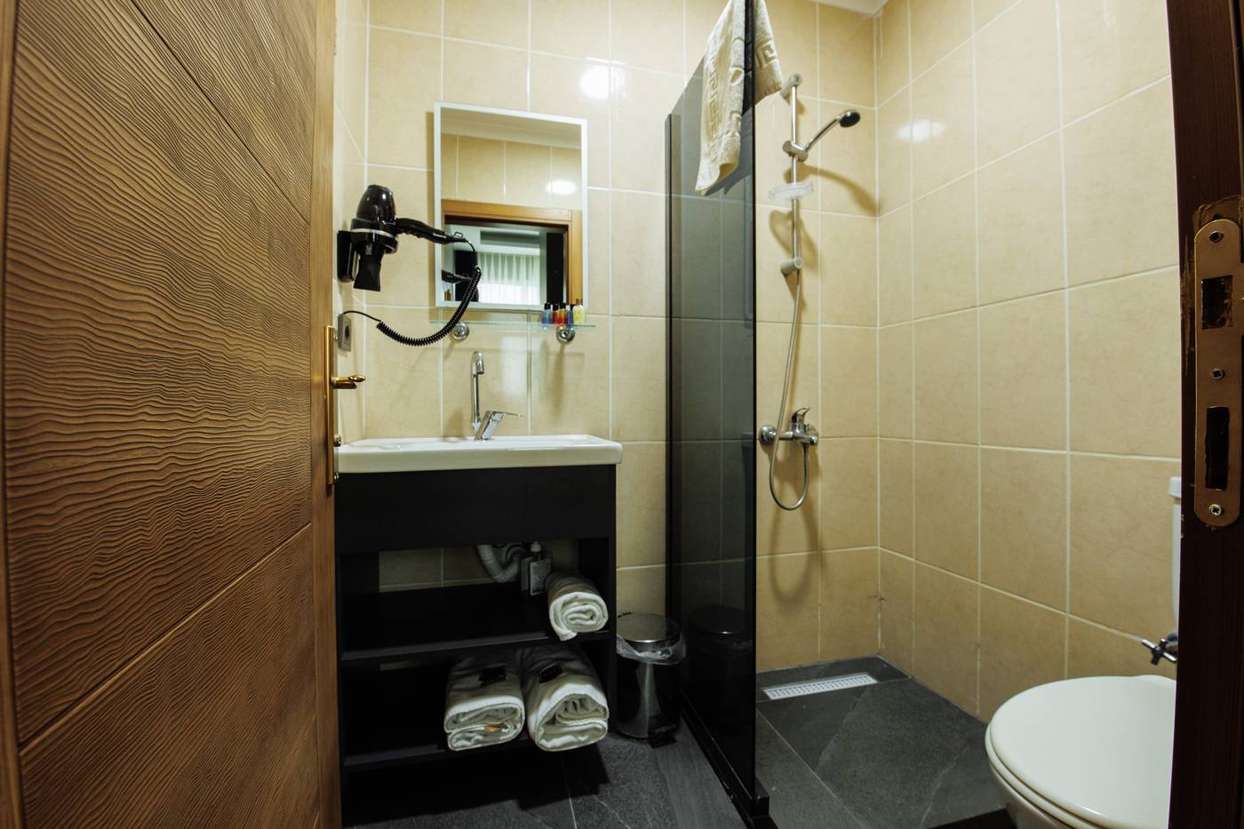 216-Trend-Suite-Room-14