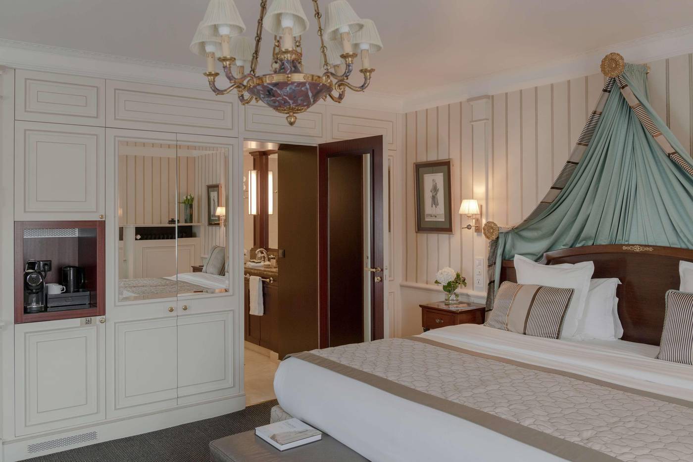 H----tel-Napol----on-Paris-Room-47