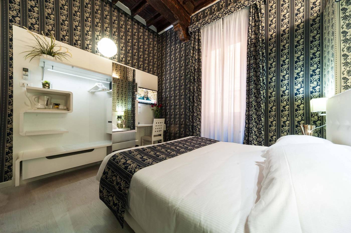 Relais-Trevi-95-Boutique-Hotel-Room-10