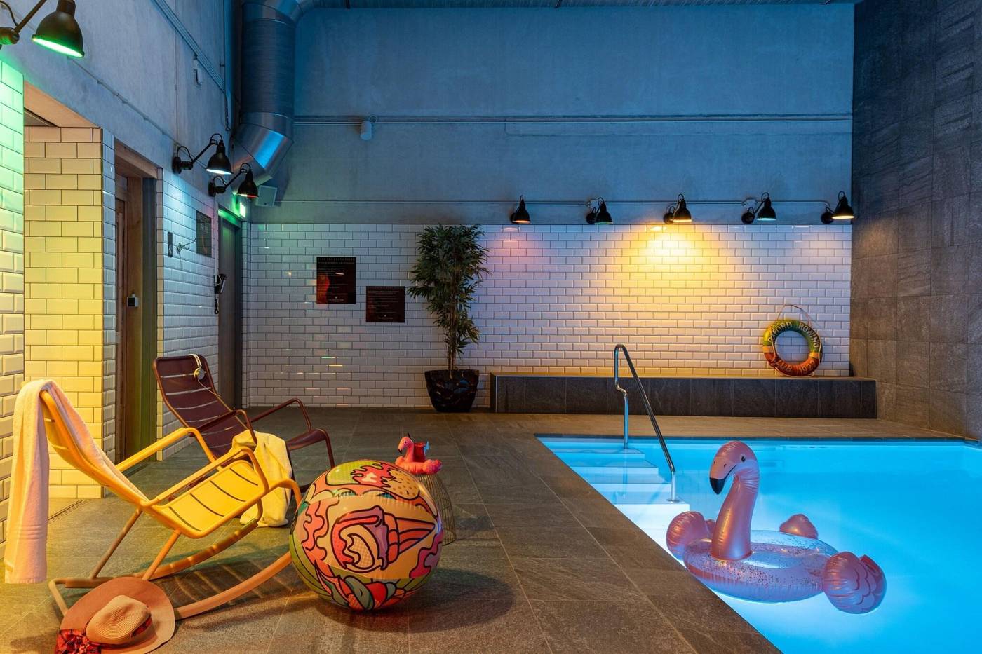 Moxy-Amsterdam-Houthavens-Pool-48