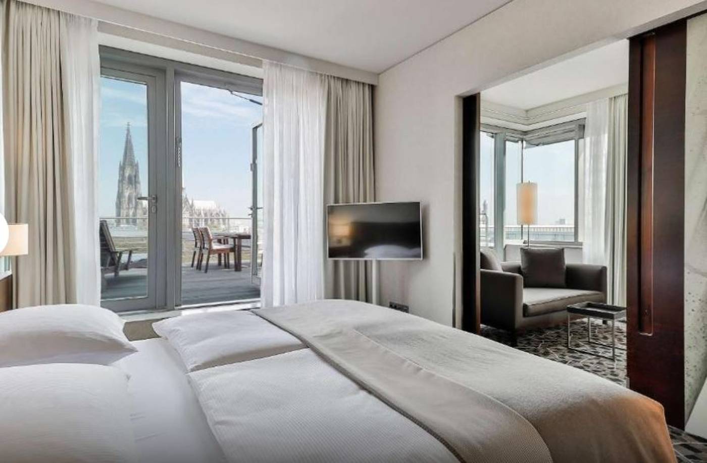 Dorint-Hotel-am-Heumarkt-Koln-Room-22