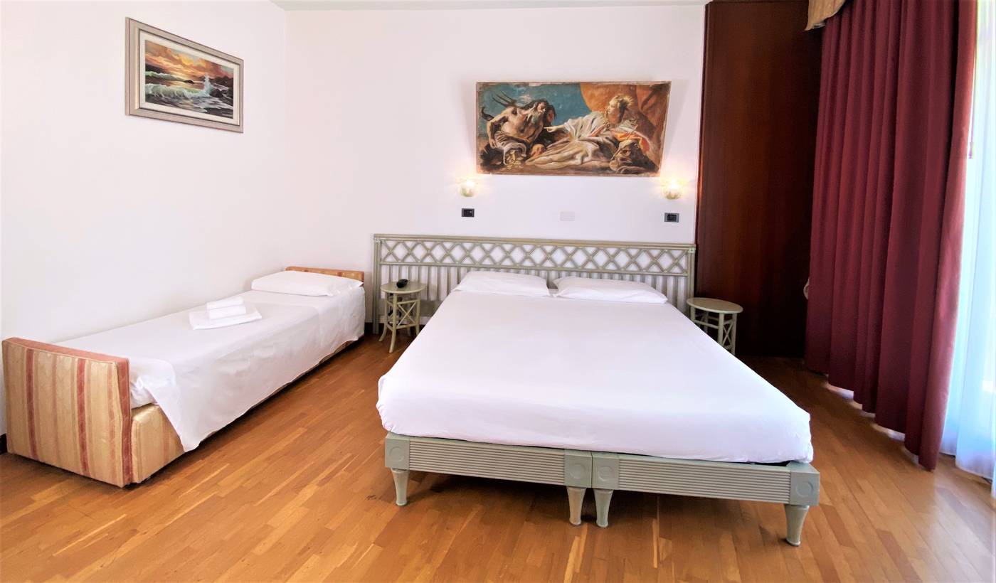 Park-Hotel-Junior-Room-13