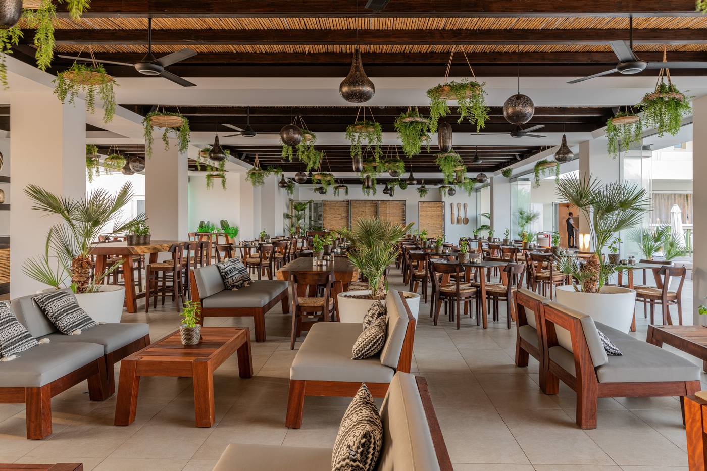 Nelia-Beach-Restaurant-41