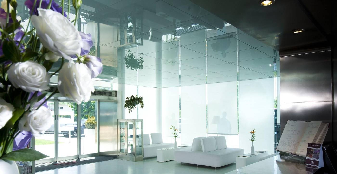 San-Ranieri-Lobby-16