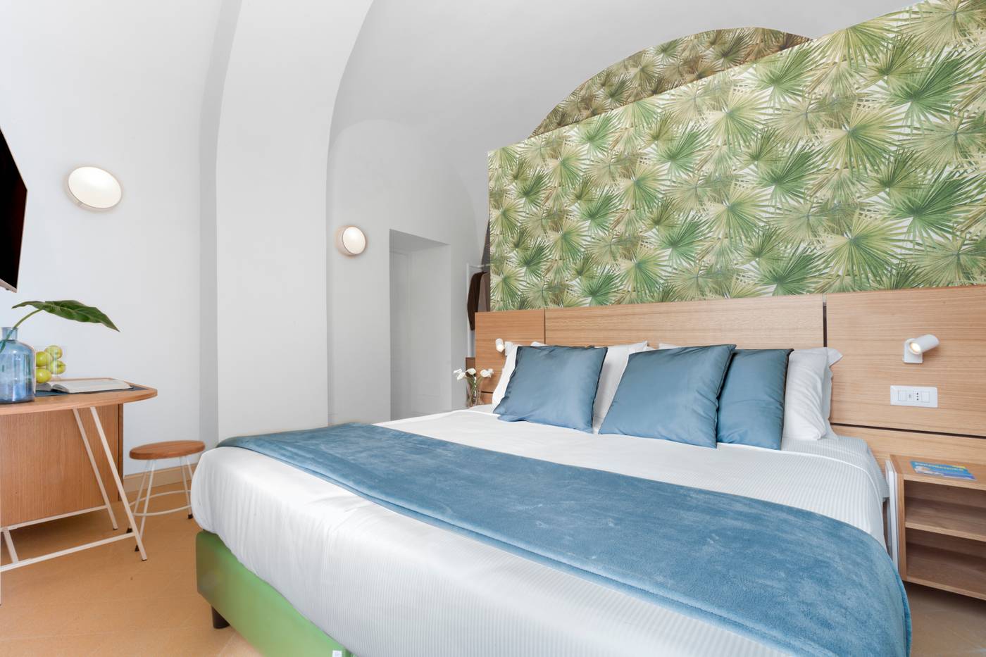 Unconventional-Sorrento-Coast-Room-8