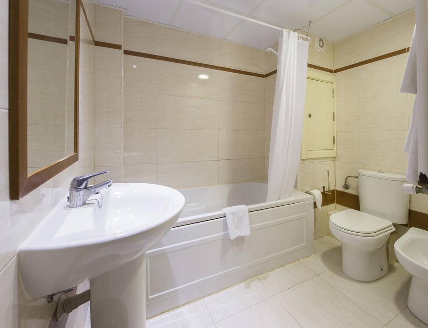 Club-San-Remo-Room-23