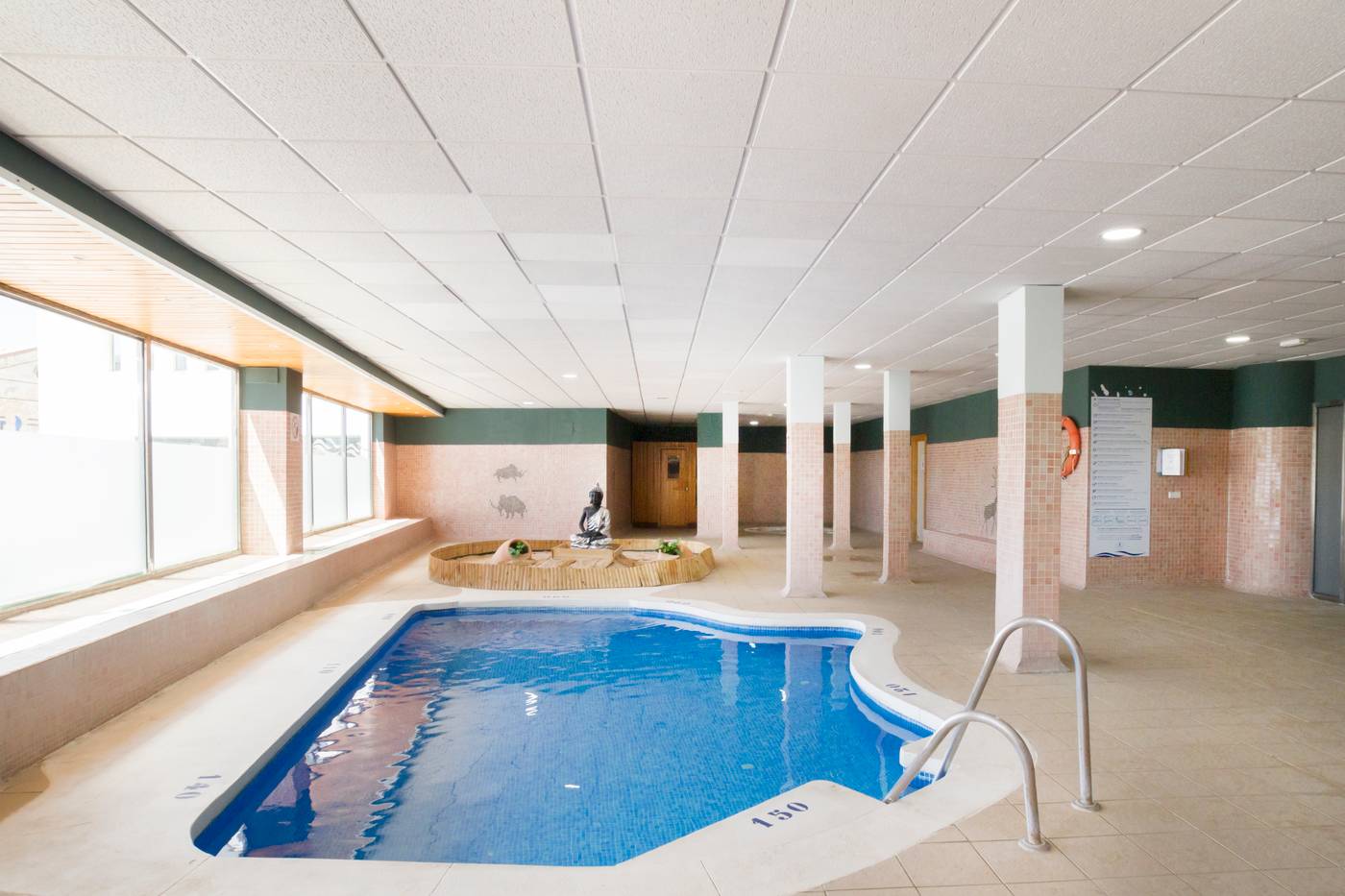 Ibersol-Torremolinos-Beach-Sports-and-Entertainment-57